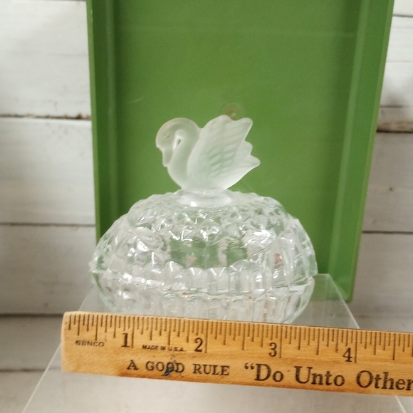 Vintage Clear Cut Glass Egg Shaped Trinket Box Frosted Swan Vanity Table - Picture 7 of 7